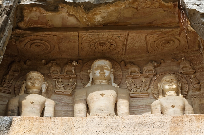 Gwalior-Statues jaïnes-062